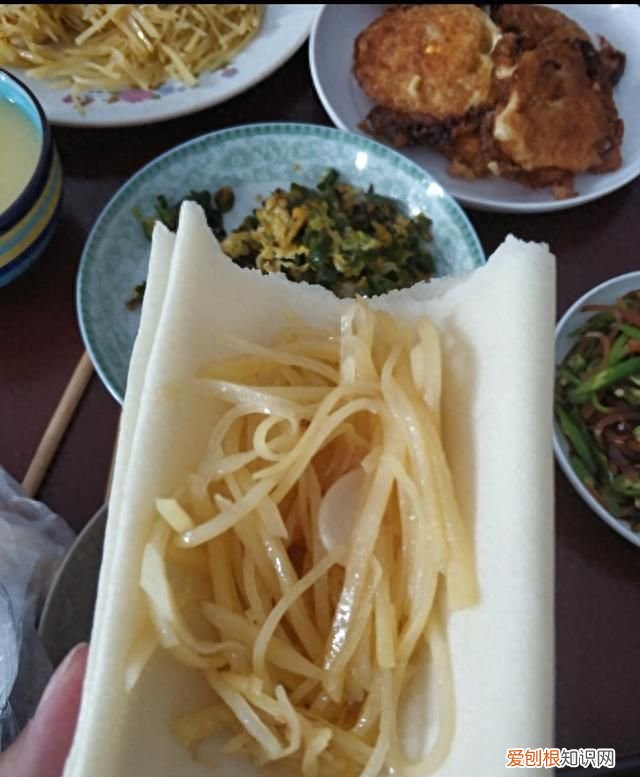 吃喝记录：农村人的丰盛早餐以鸡蛋为主，主食煎饼喝的玉米粥胡豆