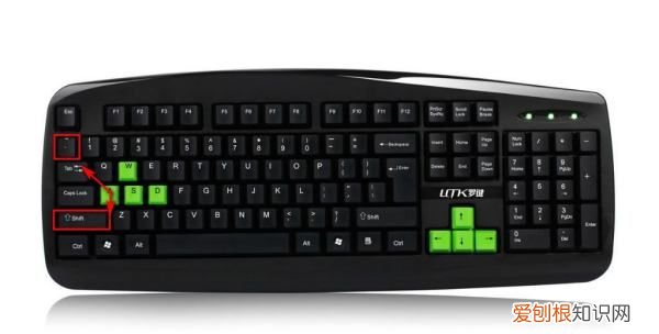 ~word怎么打在中间，word里面的波浪线怎么居中