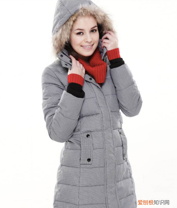 羽绒服钻毛钻绒怎么办，羽绒服钻绒怎么办?只需两招就能轻松解决