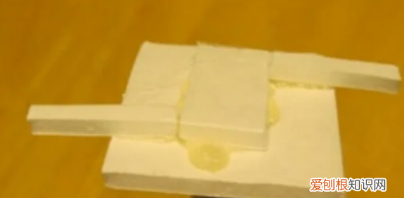 往上飞的竹蜻蜓怎么折，怎样用纸做竹蜻蜓可以飞的