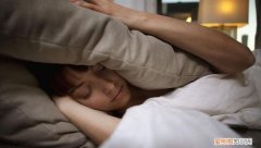 为什么中午睡觉睡不着，每天午睡睡不着是什么原因