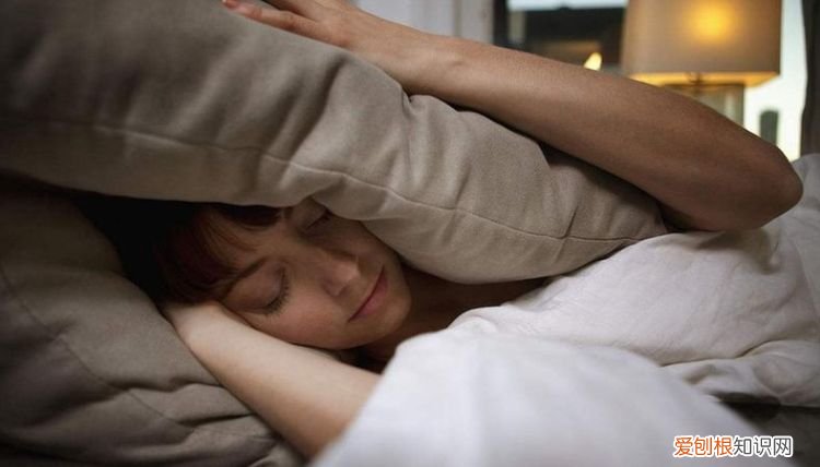 为什么中午睡觉睡不着，每天午睡睡不着是什么原因