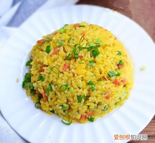 新手怎么炒饭，蛋炒饭应该放多少油