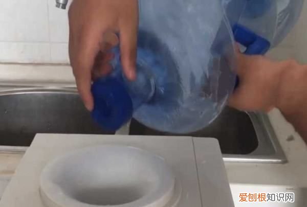 如何打开矿泉水瓶盖