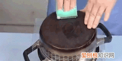 电热锅糊锅底去除妙招 不粘锅烧糊了锅底黑了怎么擦