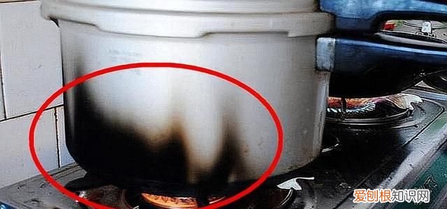 电热锅糊锅底去除妙招 不粘锅烧糊了锅底黑了怎么擦