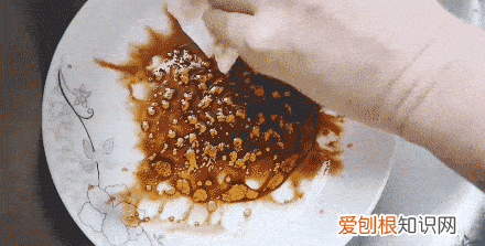 电热锅糊锅底去除妙招 不粘锅烧糊了锅底黑了怎么擦