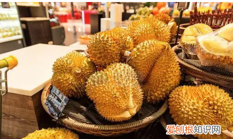 一只榴莲三只鸡什么意思,为什么说一个榴莲三只鸡