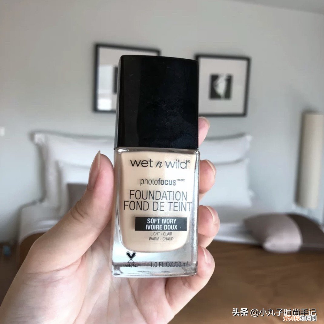 露华浓不脱色粉底液怎么样？