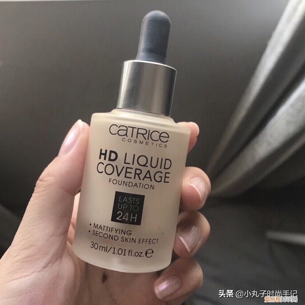 露华浓不脱色粉底液怎么样？