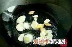 烧小鸡怎么烧好吃，包烧小鸡怎么烧好吃