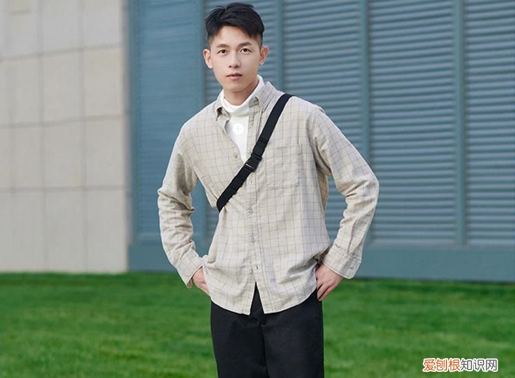 格子衬衫外面搭配什么外套好看？优衣库看着很普通穿起来却很高级）