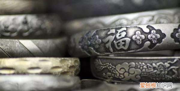 银手镯没带变黑是什么原因，银子好久没带发黑是什么原因