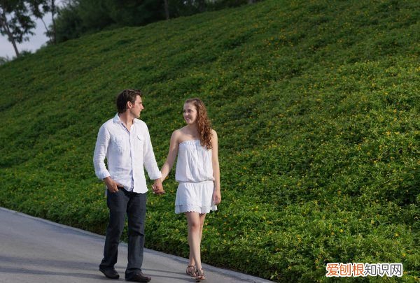 男人应如何对待喜欢的女人，男生对自己喜欢的女生会怎么样