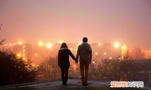 男人应如何对待喜欢的女人，男生对自己喜欢的女生会怎么样