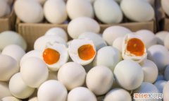 腌咸鸭蛋怎么腌能出油 正确腌咸鸭蛋的方法