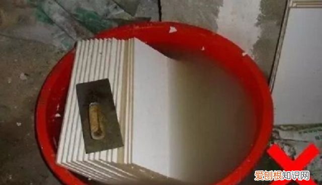 瓷砖会掉用什么方法最可靠 瓷砖泡水不充分脱落如何补救