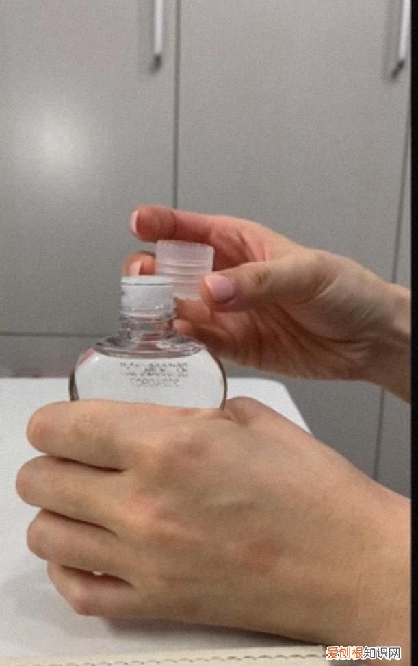 清凉油的盖子怎么打开