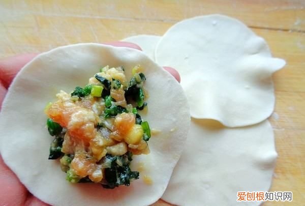 菠菜包饺子馅做法大全，菠菜饺子 菠菜怎么包饺子好吃