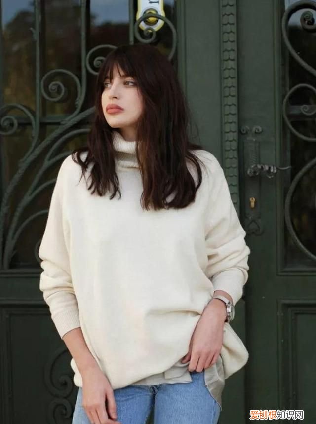 宽松慵懒毛衣怎么搭配
