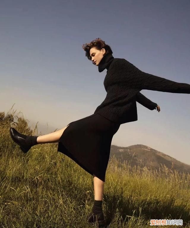 宽松慵懒毛衣怎么搭配