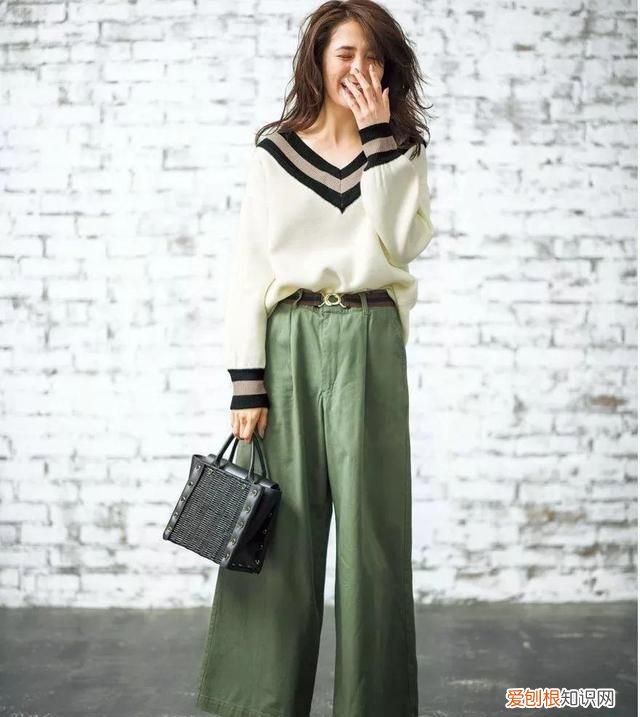 宽松慵懒毛衣怎么搭配