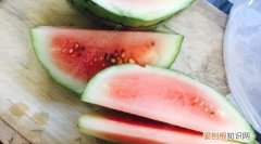 泡水西瓜可以吃吗，西瓜放在水里1天一夜还可以吃