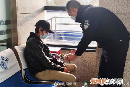 成都一男子因和妻子吵架，抛下4个孩子流浪8年，民警苦口婆心终劝回