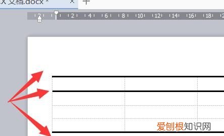 Word怎么制作三线表