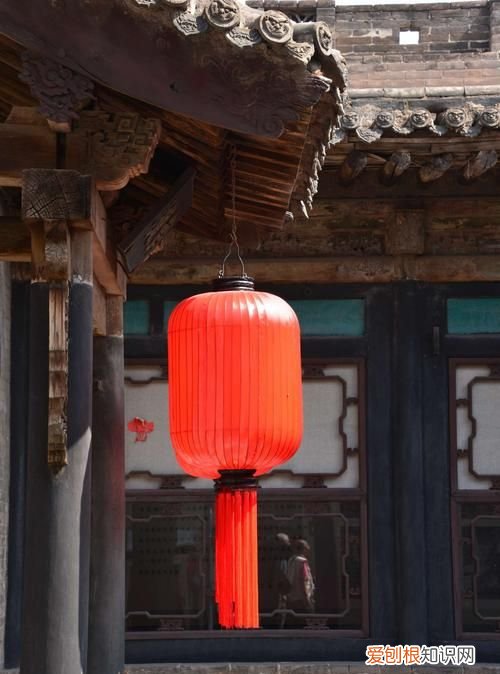 灯笼怎么挂上去,门口红灯笼怎么挂好