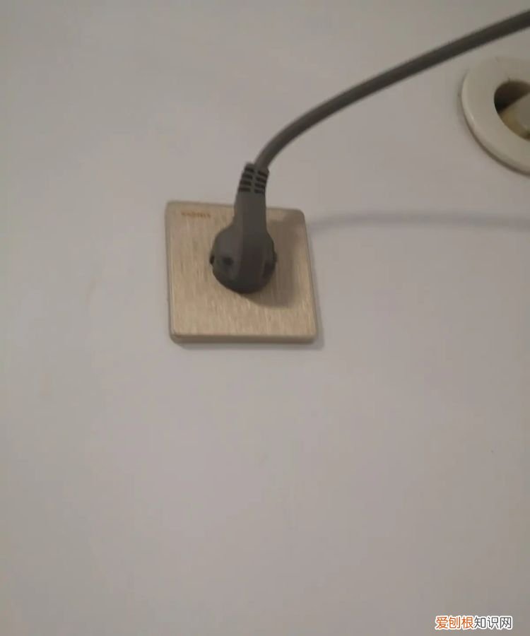 如何在桌面上添加定时关机快捷键