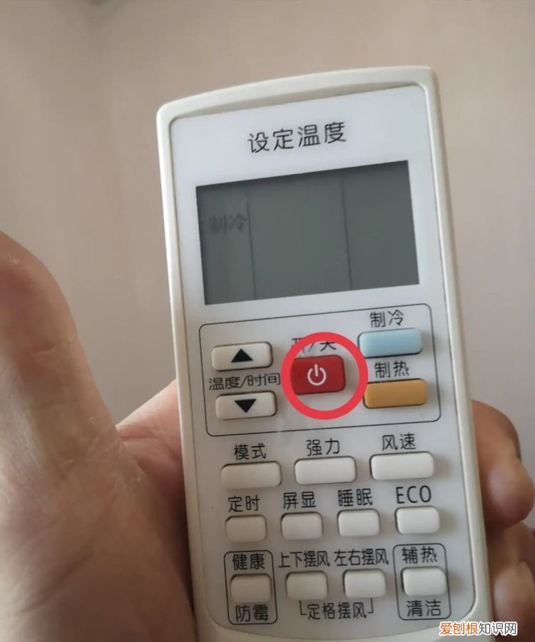 如何在桌面上添加定时关机快捷键