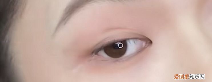 接种的假睫毛怎么弄掉