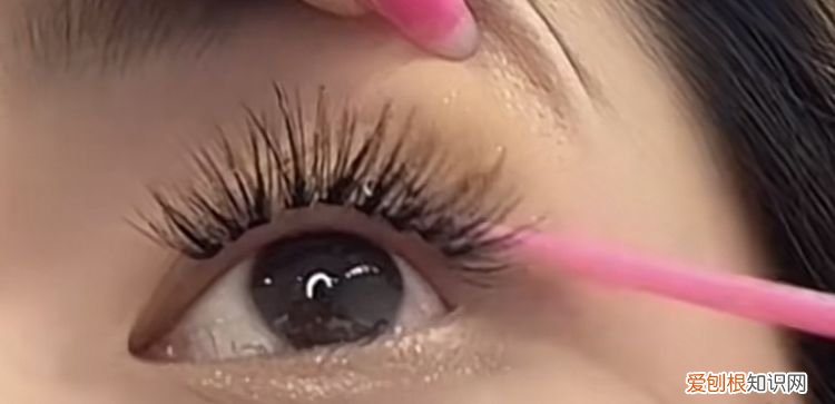 接种的假睫毛怎么弄掉