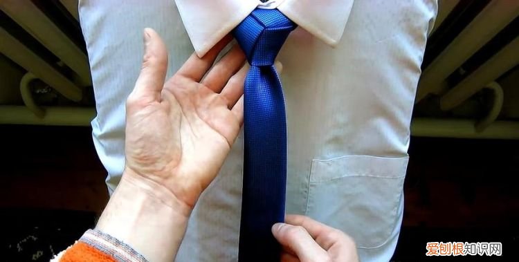 手打领带怎么打