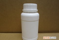塑料瓶可以装硫酸吗，塑料瓶装浓硫酸变白怎么办