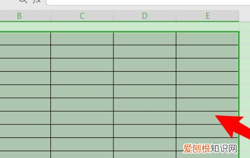 Excel设置单元格颜色，EXCEL中如何改变表格的颜色