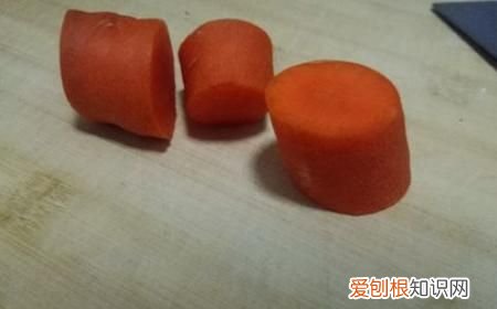 胡萝卜怎么切成菱形，黄瓜胡萝卜怎么切菱形片