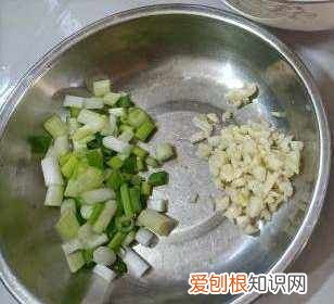 肉丝蛋炒饭怎么做，青椒肉丝蛋炒饭的做法