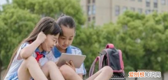 女孩子被欺负怎么办，初中女儿在学校里被同学欺负应该怎么办