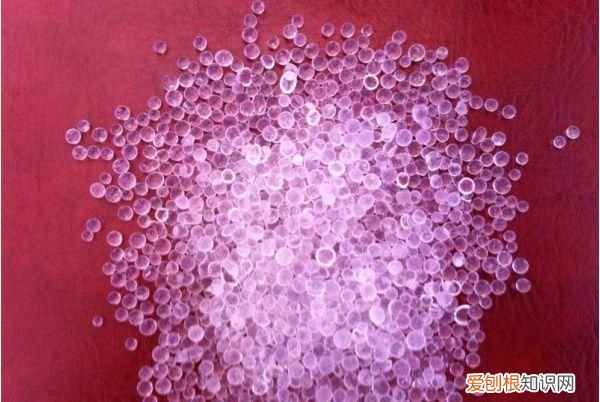 硅胶干燥剂有毒吗，硅胶干燥剂使用有哪些注意事项