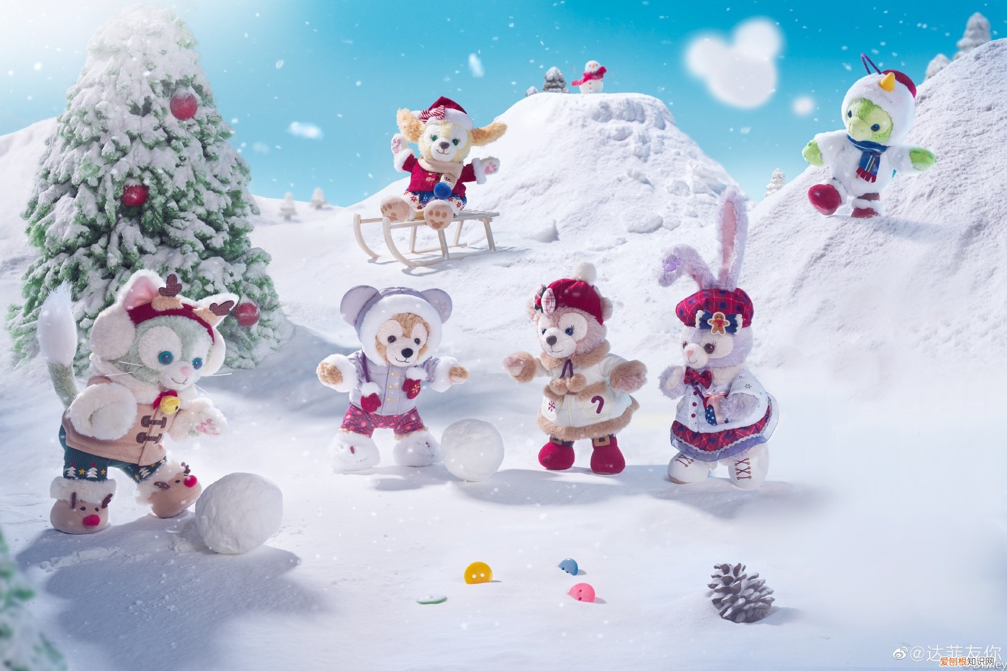 凌晨3点超5000人迪士尼排队买:达菲和朋友们圣诞系列玩偶