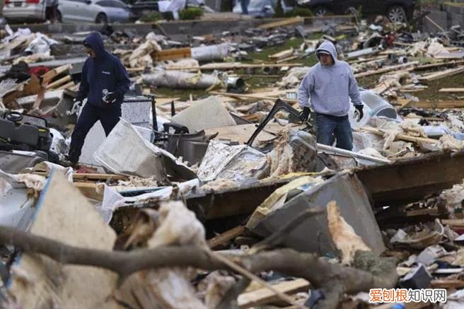 美国30个龙卷风灾害已造成超百人死亡