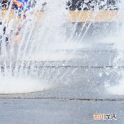 喷泉水池地面用什么材料 喷泉池底泄水管用什么材质的？
