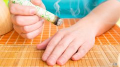 喉咙干燥怎么办？ 有梨、甘蔗、菱形三宝