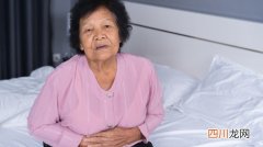 老年男性秃头的原因是什么？什么是慢性休止期秃发