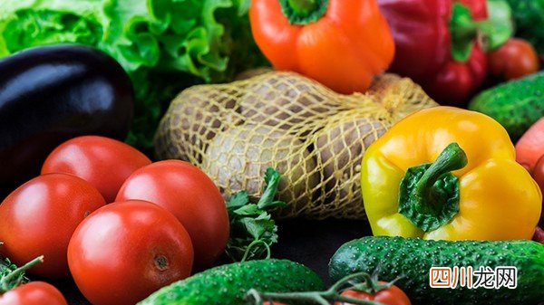 经常玩手机对眼睛伤害有多大？这6种食物可缓解眼睛疲劳