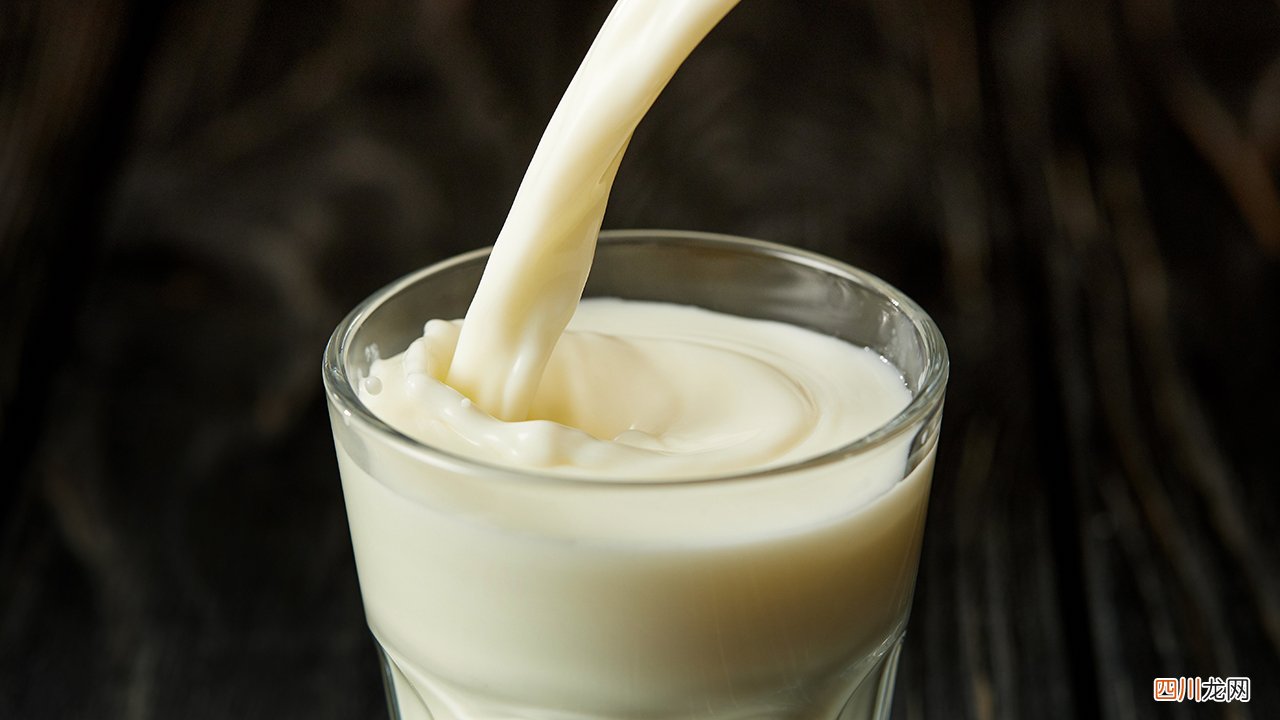 空腹喝牛奶有什么危害？牛奶和哪些食物搭配比较好？