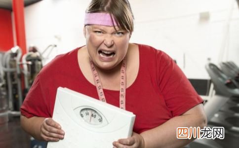 自制减肥沙拉：苹果果仁沙拉的做法