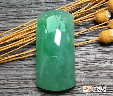 怎么选购满绿翡翠 怎么收藏才能越来越值钱